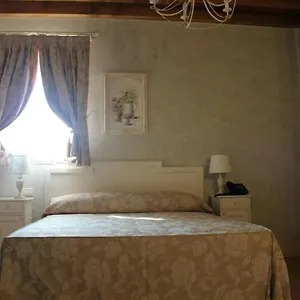 בית כפרי Relais Mondotella, פוזולנגו